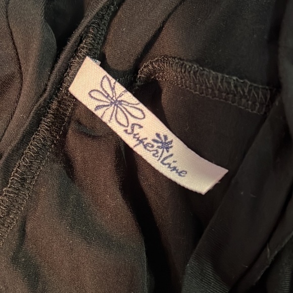 SUPERLINE BLACK MEDIUM SHORT SLEEVED ASYMMETRICAL HEM TSHIRT - Picture 6 of 7